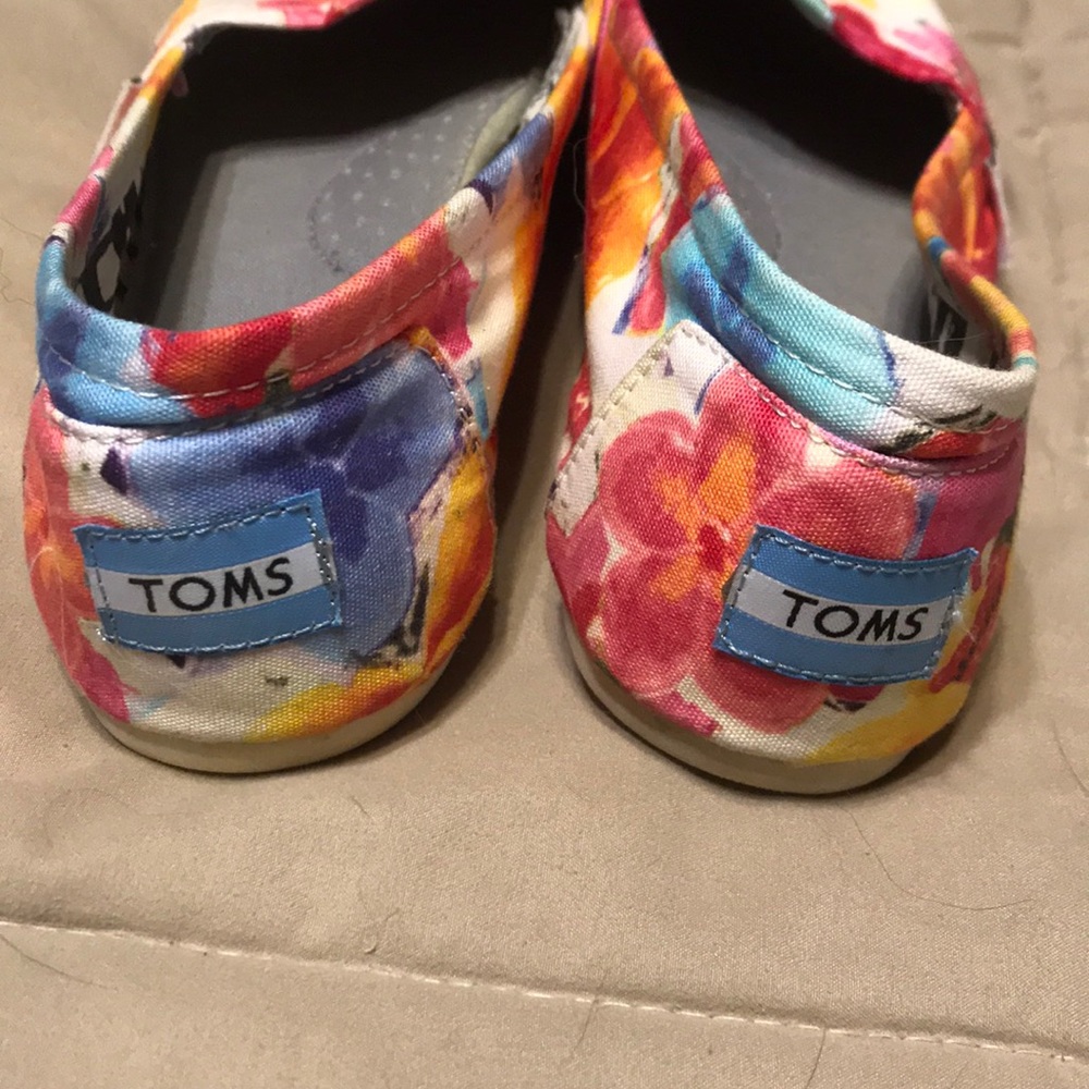 Toms - Picture 3 of 6